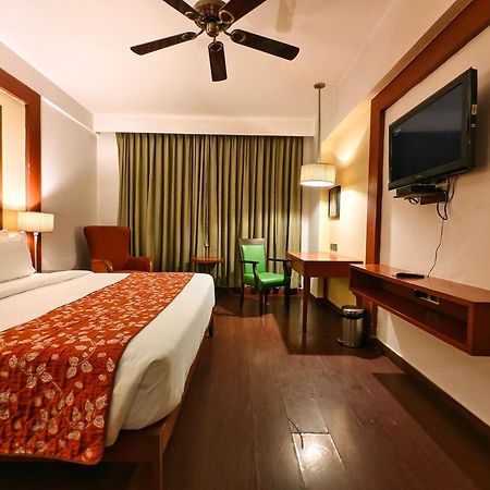 Hotel The Sky Imperial, Thaltej Ahmedabad Exterior foto